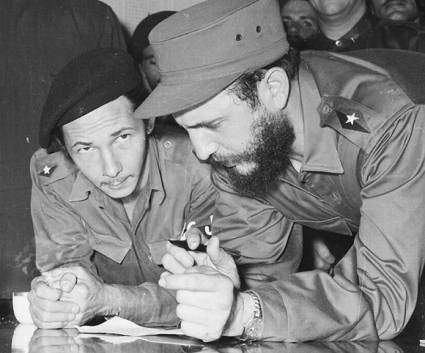 Fidel junto a su hermano de sangre y de lucha, Raúl