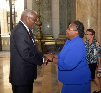 Recibió Esteban Lazo a su homóloga de la Asamblea de la República de Mozambique 