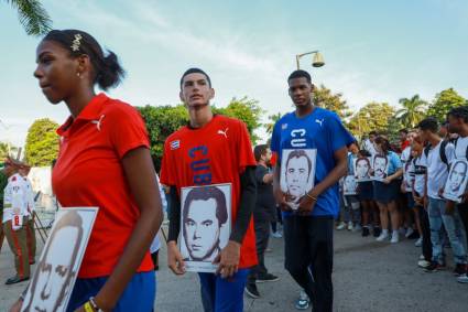 Pueblo cubano rinde tributo a víctimas del Crimen de Barbados