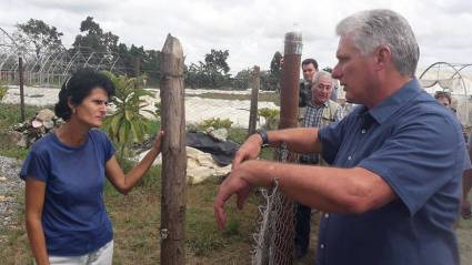 El Presidente cubano compartió con pobladores de las zonas afectadas