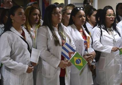 Colaboradores cubanos de la misión Más Médicos