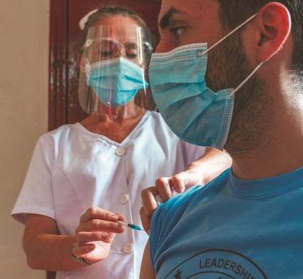 Intervención sanitaria con los candidatos vacunales cubanos