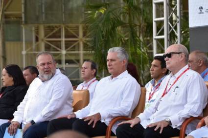 Presidente, Primer Ministro y Ministro de Inversión Extranjera cubanos en la inauguración de Fihav-2022