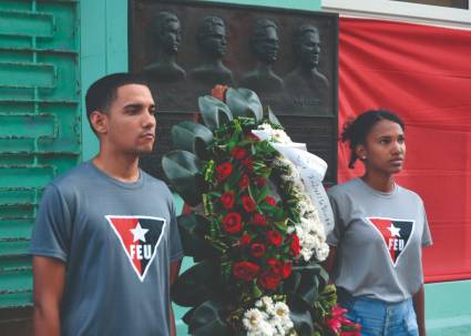 Estudiantes rinden tributo a los mártires de Humboldt 7