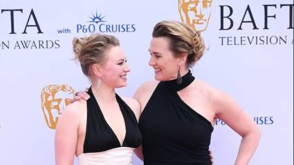 Actriz británica Kate Winslet  junto a su hija