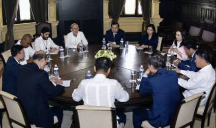 Dirigente partidista de Vietnam visita parlamento de Cuba
