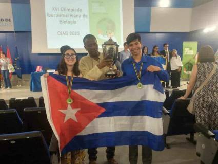 Estudiantes cubanos que participaron en la Olimpiada Iberoamerica de Biología en España obtuvieron medalla de oro
