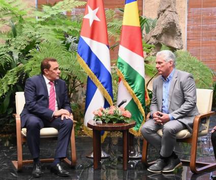 Miguel Díaz-Canel Bermúdez recibe al ministro de Asuntos Exteriores y Turismo de Seychelles