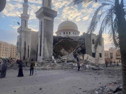 Israel también bombardeó una mezquita en Khan Yunis