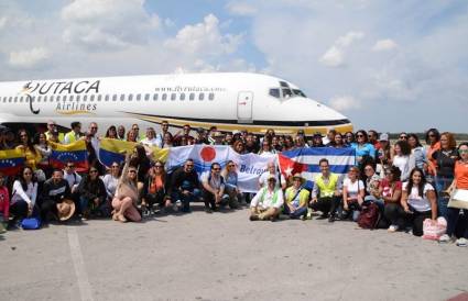 Conexión aérea entre Cuba y Venezuela se establece en Holguín