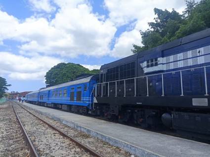 Formación del tren, listo para la llegada de los delegados al 12mo. Congreso de la UJC.