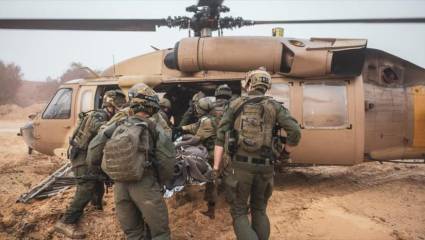 Fuerzas israelíes evacuan a un soldado herido