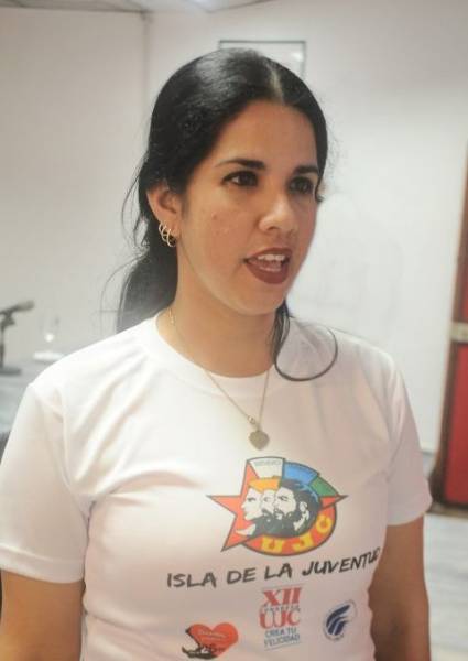 Dayne Darlen González Sábado, primera secretaria del comité municipal de la Unión de Jóvenes Comunistas, en Isla de la Juventud