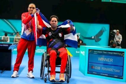 Yunier Fernández se convirtió en el primer campeón de la historia en el tenis de mesa