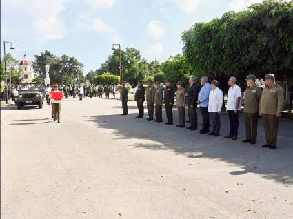 Asistieron Raúl y Díaz-Canel a la ceremonia de inhumación del  general de división Romárico Vidal Sotomayor García