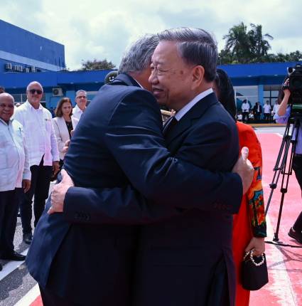 Presidente de Cuba despide a su homólogo de Vietnam