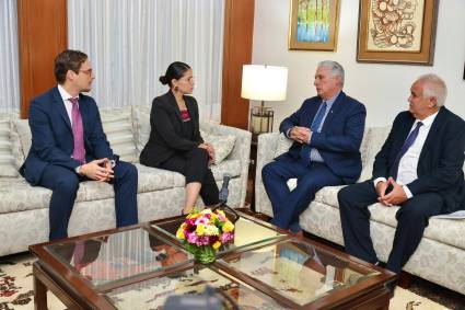 Presidente de Cuba intercambió con secretaria general de Morena