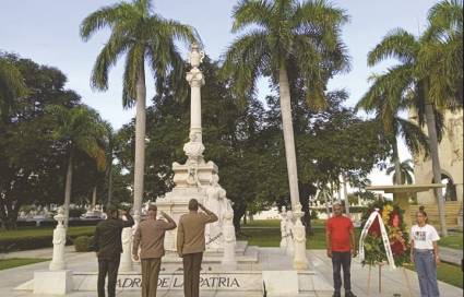 Tributo a Céspedes y Martí en Santiago de Cuba