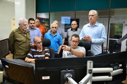 El Presidente cubano en el Despacho Nacional de Carga