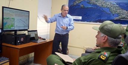 El Presidente cubano visitó en la tarde de este jueves la Estación Central del Servicio Sismológico Nacional (SSN)