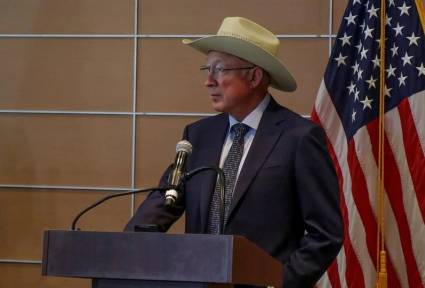 Embajador de Estados Unidos Ken Salazar