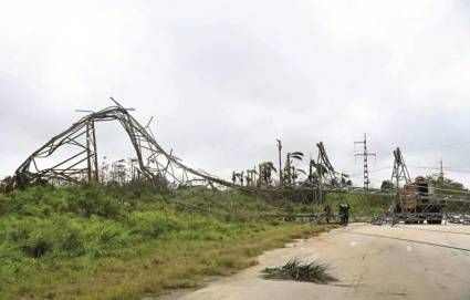 Seis torres de alta tensión fueron derribadas por el huracán en la provincia de Artemisa, el lugar más complejo actualmente