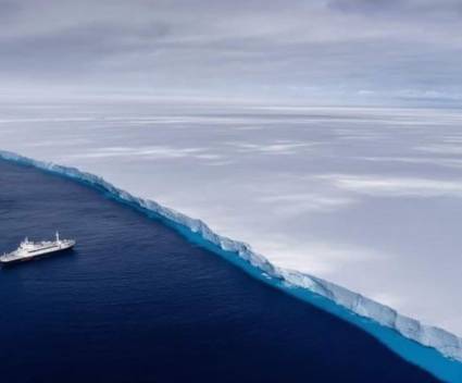 Científicos a bordo del buque RSS estudian el iceberg más grande del mundo