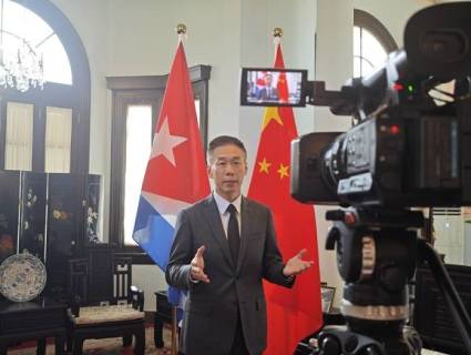 El embajador de China en Cuba, Hua Xin