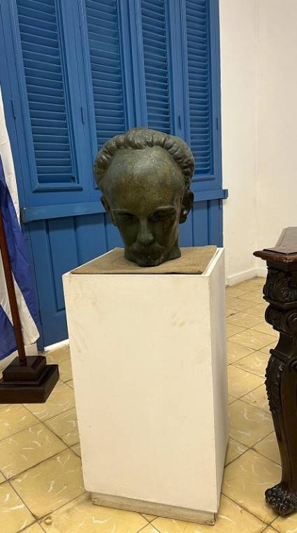 El busto de bronce estuvo celosamente guardado en la finca de los Pérez Cabrera