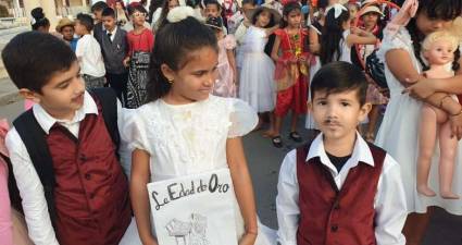 Desfile pioneril martiano en Isla de la Juventud