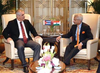 Eduardo Martínez Díaz, vice primer ministro de Cuba, y Subrahmanyam Jaishankar, ministro de Asuntos Exteriores de la India