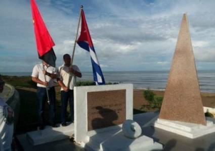 Monumento a los caídos en Sumbe