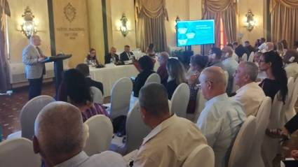 Cuba y Belarús por mayor intercambio económico y comercial