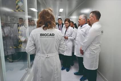 Visita de Miguel Díaz-Canel a instalaciones científicas en San Petersburgo