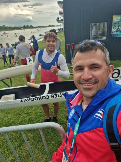 Serguey Torres —delante—guio a José Ramón Pelier a dos podios en menos de diez días