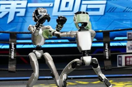 Unitree presentó cuatro robots humanoides G1 en combates de kickboxing
