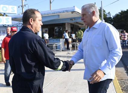 Recorrido de Miguel Díaz-Canel por Cienfuegos