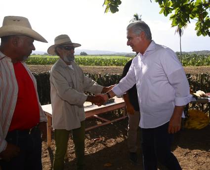 Al municipio holguinero de Frank País llegó este viernes el Presidente Miguel Díaz-Canel