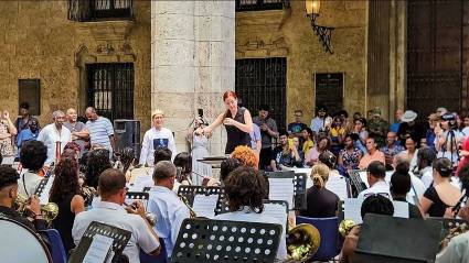 «Mi enfoque al dirigir la Banda Nacional de Conciertos no es imponer, sino construir juntos», confesó la joven directora
