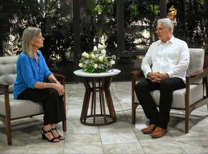 Recibimiento de Miguel Díaz-Canel a Su Alteza Real Carolina, Princesa de Mónaco y de Hannover