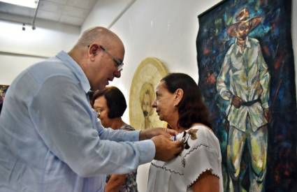Bibliotecarios cubanos reciben Distinción por la Cultura Nacional