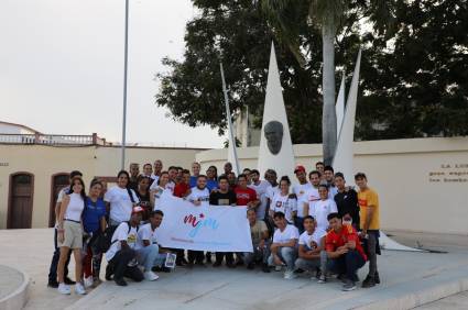 En la Plaza martiana de Las Tunas, las nuevas generaciones rindieron tributo a José Martí