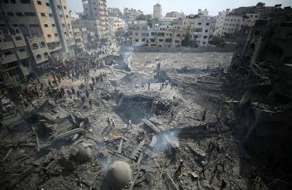 Se reportan unos 55 mil asesinatos en Gaza, ayuda humanitaria limitada o militarizada, y ataques a hospitales y campamentos de refugiados por parte de Israel