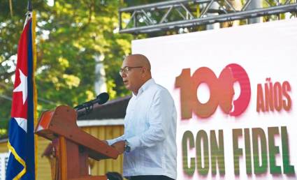 En su discurso, el miembro del Buró Político y secretario de Organización del Comité Central del Partido, Roberto Morales Ojeda, llamó a recordar con más fervor la obra humana del Comandante en Jefe, Fidel Castro Ruz, en el año de su centenario