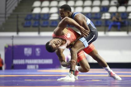 Véliz perdió el oro en un combate muy parejo con el ecuatoriano.