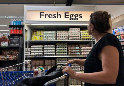 Escalan los precios de los alimentos en EEUU por los aranceles de Trump.