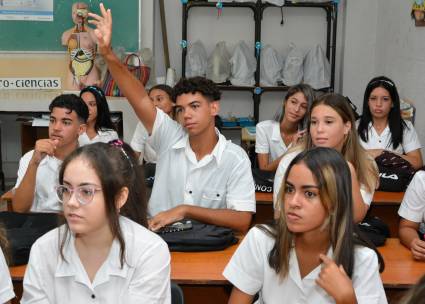 El debate en instituciones educativas sobre los daños que provocan las adicciones es fundamental para terminar con este flagelo