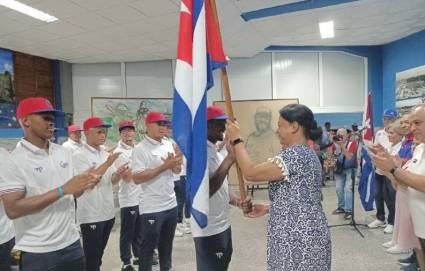 Abanderamiento de equipo Cuba de béisbol categoría juvenil