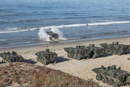 La 22 Unidad Expedicionaria de los Marines realizando simulacros de desembarco anfibio en Puerto Rico este septiembre de 2025. El Secretario de Guerra Pete Hegseth dijo que no era un ejercicio, era una maniobra real contra los enemigos de Estados Unidos.