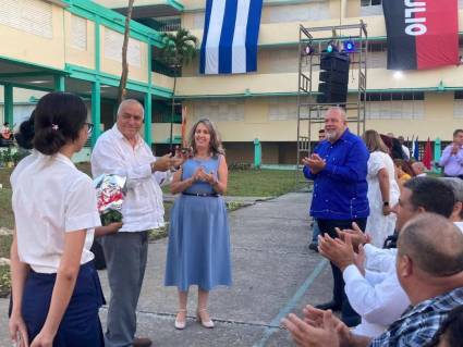 Primer Ministro ecabeza acto nacional por el inicio del curso escolar